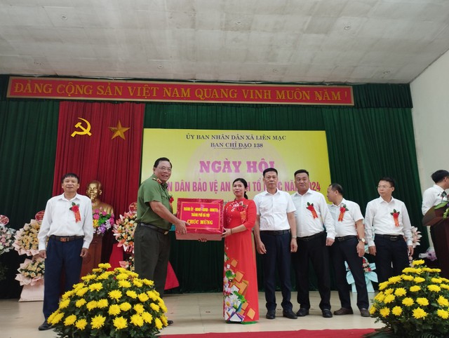 Xã Liên Mạc long trọng tổ chức ngày Hội bảo vệ an ninh Tổ quốc năm 2024- Ảnh 4.