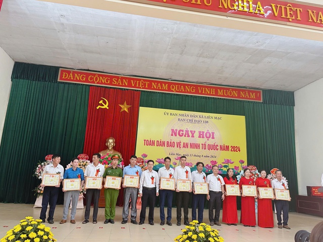 Xã Liên Mạc long trọng tổ chức ngày Hội bảo vệ an ninh Tổ quốc năm 2024- Ảnh 11.