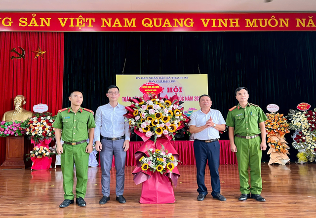 Ngày hội Toàn dân bảo vệ an ninh Tổ quốc tại xã Thạch Đà và Bệnh viện đa khoa huyện Mê Linh- Ảnh 1.