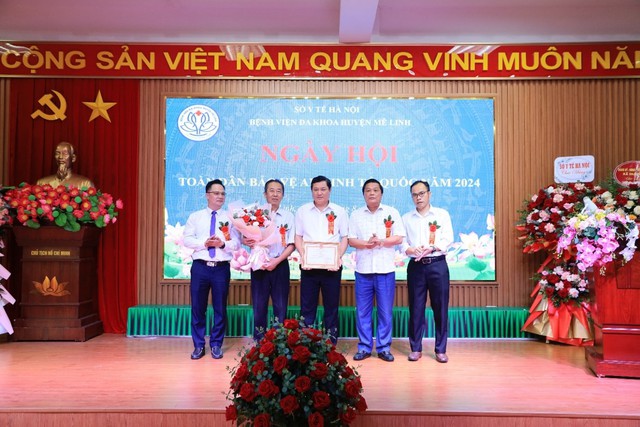 Ngày hội Toàn dân bảo vệ an ninh Tổ quốc tại xã Thạch Đà và Bệnh viện đa khoa huyện Mê Linh- Ảnh 2.