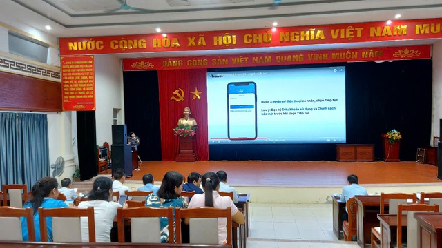 Thị trấn Quang Minh tổ chức hội nghị triển khai Công điện số 05/CĐ-UBND Thành phố và tập huấn sử dụng ứng dụng “Công dân Thủ đô số - iHanoi”- Ảnh 2. Thị trấn Quang Minh tổ chức hội nghị triển khai Công điện số 05/CĐ-UBND Thành phố và tập huấn sử dụng ứng dụng “Công dân Thủ đô số - iHanoi”- Ảnh 2.