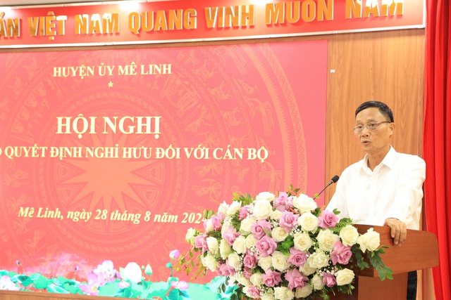 Huyện ủy Mê Linh trao Quyết định nghỉ hưu cho cán bộ- Ảnh 2.