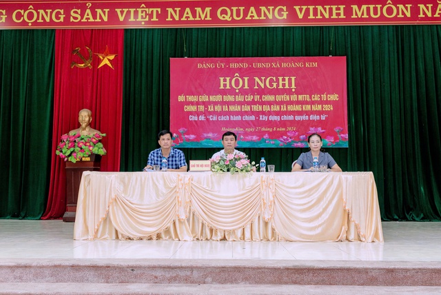 Hội nghị tiếp xúc, đối thoại giữa người đứng đầu cấp uỷ, chính quyền với  Uỷ ban MTTQ, các tổ chức chính trị - xã hội và nhân dân trên địa bàn xã Hoàng Kim năm 2024 chủ đề: “Cải cách hành chính – Xây dựng chính quyền điện tử”- Ảnh 4.