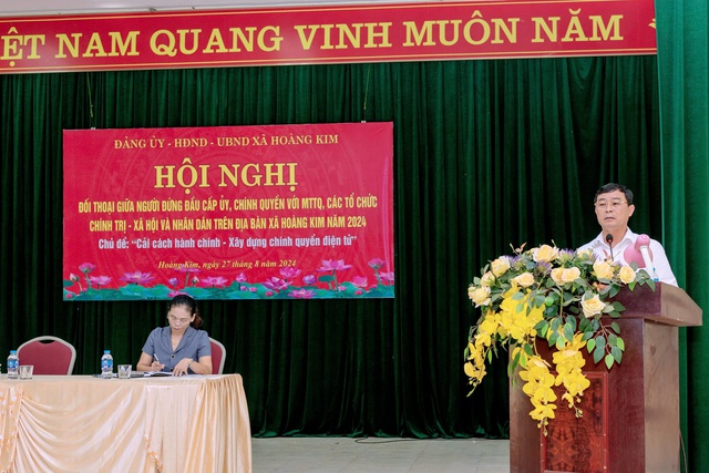 Hội nghị tiếp xúc, đối thoại giữa người đứng đầu cấp uỷ, chính quyền với  Uỷ ban MTTQ, các tổ chức chính trị - xã hội và nhân dân trên địa bàn xã Hoàng Kim năm 2024 chủ đề: “Cải cách hành chính – Xây dựng chính quyền điện tử”- Ảnh 1.