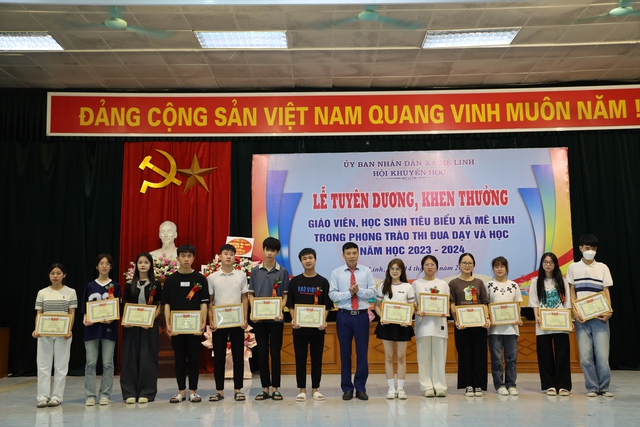 Hội Khuyến học xã Mê Linh tổ chức Lễ tuyên dương, khen thưởng cho giáo viên, học sinh có thành tích xuất sắc và học sinh trúng tuyển đại học năm học 2023-2024- Ảnh 8.