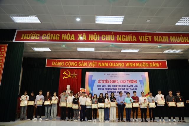 Hội Khuyến học xã Mê Linh tổ chức Lễ tuyên dương, khen thưởng cho giáo viên, học sinh có thành tích xuất sắc và học sinh trúng tuyển đại học năm học 2023-2024- Ảnh 6.