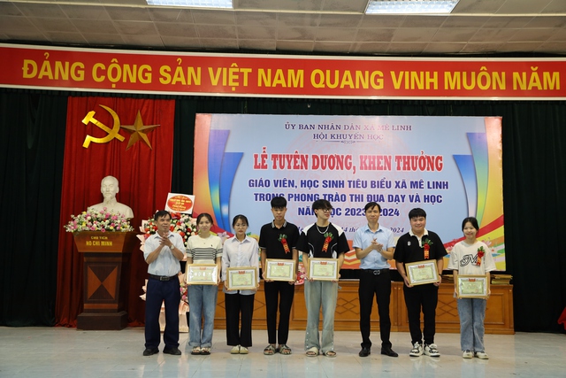 Hội Khuyến học xã Mê Linh tổ chức Lễ tuyên dương, khen thưởng cho giáo viên, học sinh có thành tích xuất sắc và học sinh trúng tuyển đại học năm học 2023-2024- Ảnh 7.