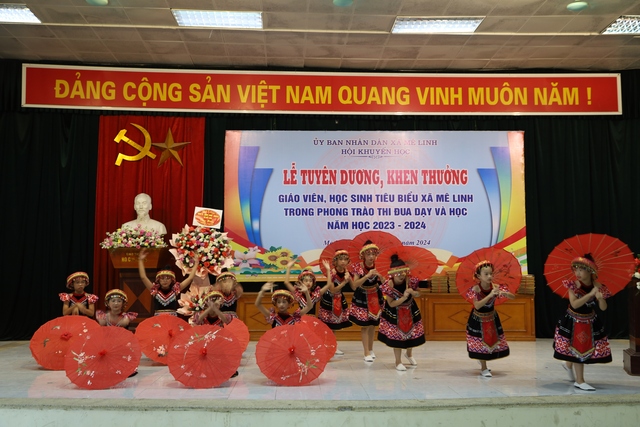 Hội Khuyến học xã Mê Linh tổ chức Lễ tuyên dương, khen thưởng cho giáo viên, học sinh có thành tích xuất sắc và học sinh trúng tuyển đại học năm học 2023-2024- Ảnh 11.