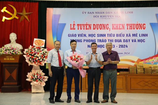 Hội Khuyến học xã Mê Linh tổ chức Lễ tuyên dương, khen thưởng cho giáo viên, học sinh có thành tích xuất sắc và học sinh trúng tuyển đại học năm học 2023-2024- Ảnh 1.