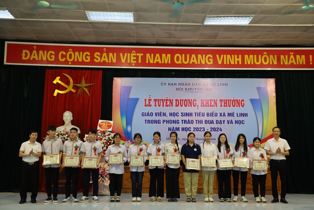 Hội Khuyến học xã Mê Linh tổ chức Lễ tuyên dương, khen thưởng cho giáo viên, học sinh có thành tích xuất sắc và học sinh trúng tuyển đại học năm học 2023-2024- Ảnh 9.