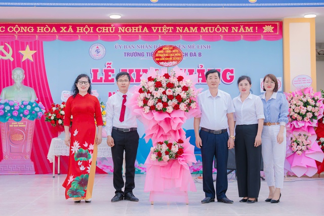 CÁC ĐỒNG CHÍ LÃNH ĐẠO HUYỆN, LÃNH ĐẠO XÃ DỰ, CHÚC MỪNG LỄ KHAI GIẢNG CÁC TRƯỜNG HỌC- Ảnh 2.