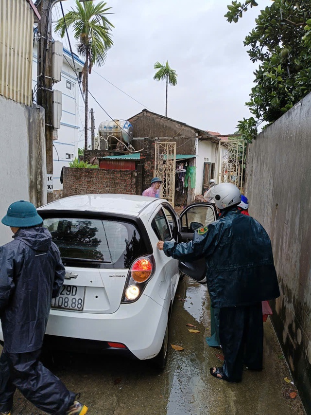 ĐẢNG BỘ VÀ CHÍNH QUYỀN XÃ HOÀNG KIM CHỈ ĐẠO QUYẾT LIỆT TRONG CÔNG TÁC PHÒNG, CHỐNG CƠN BÃO SỐ 3 (YAGI)- Ảnh 4.