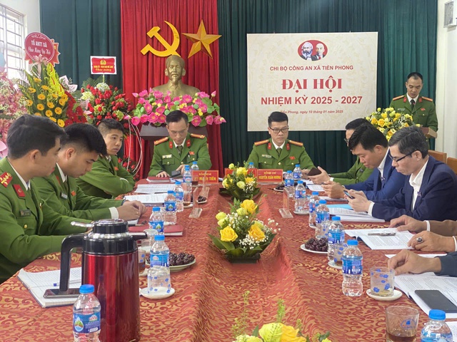 ĐẠI HỘI CHI BỘ CÔNG AN XÃ, NHIỆM KỲ 2025-2027 THÀNH CÔNG TỐT ĐẸP- Ảnh 2. ĐẠI HỘI CHI BỘ CÔNG AN XÃ, NHIỆM KỲ 2025-2027 THÀNH CÔNG TỐT ĐẸP- Ảnh 2.