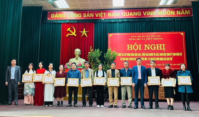 HỘI NGHỊ TỔNG KẾT CÔNG TÁC XÂY DỰNG ĐẢNG NĂM 2024, TRIỂN KHAI NHIỆM VỤ 2025; SINH HOẠT ĐỊNH KỲ TOÀN ĐẢNG BỘ VÀ SINH HOẠT CHUYÊN ĐỀ "KỶ NGUYÊN MỚI-KỶ NGUYÊN VƯƠN MÌNH CỦA DÂN TỘC"- Ảnh 6. HỘI NGHỊ TỔNG KẾT CÔNG TÁC XÂY DỰNG ĐẢNG NĂM 2024, TRIỂN KHAI NHIỆM VỤ 2025; SINH HOẠT ĐỊNH KỲ TOÀN ĐẢNG BỘ VÀ SINH HOẠT CHUYÊN ĐỀ "KỶ NGUYÊN MỚI-KỶ NGUYÊN VƯƠN MÌNH CỦA DÂN TỘC"- Ảnh 6.