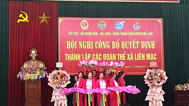 Đảng ủy xã Liên Mạc tổ chức lễ công bố quyết định thành lập các Hội, đoàn thể lâm thời xã Liên Mạc sau lễ công bố Nghị quyết của ban thường vụ Quốc hội về sắp xếp đơn vị hành chính cấp xã- Ảnh 5. Đảng ủy xã Liên Mạc tổ chức lễ công bố quyết định thành lập các Hội, đoàn thể lâm thời xã Liên Mạc sau lễ công bố Nghị quyết của ban thường vụ Quốc hội về sắp xếp đơn vị hành chính cấp xã- Ảnh 5.
