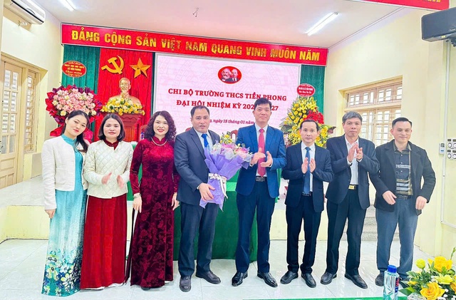 ĐẠI HỘI CHI BỘ TRƯỜNG THCS TIỀN PHONG, NHIỆM KỲ 2025-2027 THÀNH CÔNG TỐT ĐẸP- Ảnh 1. ĐẠI HỘI CHI BỘ TRƯỜNG THCS TIỀN PHONG, NHIỆM KỲ 2025-2027 THÀNH CÔNG TỐT ĐẸP- Ảnh 1.