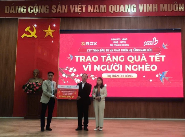 THỊ TRẤN CHI ĐÔNG TỔ CHỨC TRAO QUÀ TẾT CHO NGƯỜI CÓ CÔNG, HỘ CẬN NGHÈO, HỘ CHÍNH SÁCH, HỘ CÓ HOÀN CẢNH KHÓ KHĂN NHÂN DỊP TẾT NGUYÊN ĐÁN ẤT TỴ 2025- Ảnh 11. THỊ TRẤN CHI ĐÔNG TỔ CHỨC TRAO QUÀ TẾT CHO NGƯỜI CÓ CÔNG, HỘ CẬN NGHÈO, HỘ CHÍNH SÁCH, HỘ CÓ HOÀN CẢNH KHÓ KHĂN NHÂN DỊP TẾT NGUYÊN ĐÁN ẤT TỴ 2025- Ảnh 11.