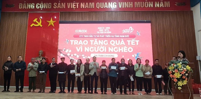 THỊ TRẤN CHI ĐÔNG TỔ CHỨC TRAO QUÀ TẾT CHO NGƯỜI CÓ CÔNG, HỘ CẬN NGHÈO, HỘ CHÍNH SÁCH, HỘ CÓ HOÀN CẢNH KHÓ KHĂN NHÂN DỊP TẾT NGUYÊN ĐÁN ẤT TỴ 2025- Ảnh 6. THỊ TRẤN CHI ĐÔNG TỔ CHỨC TRAO QUÀ TẾT CHO NGƯỜI CÓ CÔNG, HỘ CẬN NGHÈO, HỘ CHÍNH SÁCH, HỘ CÓ HOÀN CẢNH KHÓ KHĂN NHÂN DỊP TẾT NGUYÊN ĐÁN ẤT TỴ 2025- Ảnh 6.