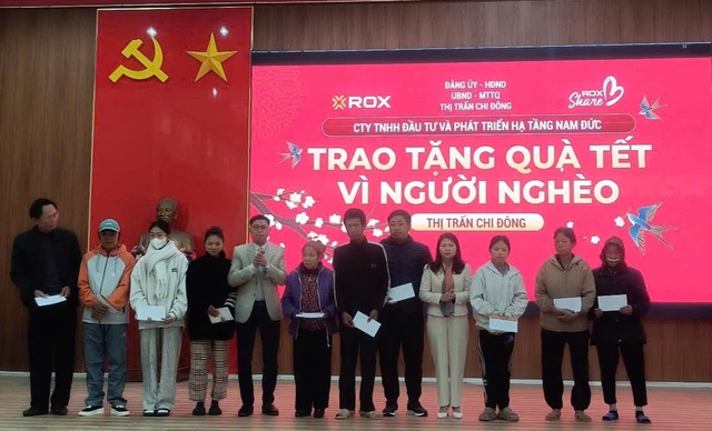 THỊ TRẤN CHI ĐÔNG TỔ CHỨC TRAO QUÀ TẾT CHO NGƯỜI CÓ CÔNG, HỘ CẬN NGHÈO, HỘ CHÍNH SÁCH, HỘ CÓ HOÀN CẢNH KHÓ KHĂN NHÂN DỊP TẾT NGUYÊN ĐÁN ẤT TỴ 2025- Ảnh 7. THỊ TRẤN CHI ĐÔNG TỔ CHỨC TRAO QUÀ TẾT CHO NGƯỜI CÓ CÔNG, HỘ CẬN NGHÈO, HỘ CHÍNH SÁCH, HỘ CÓ HOÀN CẢNH KHÓ KHĂN NHÂN DỊP TẾT NGUYÊN ĐÁN ẤT TỴ 2025- Ảnh 7.