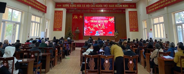 THỊ TRẤN CHI ĐÔNG TỔ CHỨC TRAO QUÀ TẾT CHO NGƯỜI CÓ CÔNG, HỘ CẬN NGHÈO, HỘ CHÍNH SÁCH, HỘ CÓ HOÀN CẢNH KHÓ KHĂN NHÂN DỊP TẾT NGUYÊN ĐÁN ẤT TỴ 2025- Ảnh 1. THỊ TRẤN CHI ĐÔNG TỔ CHỨC TRAO QUÀ TẾT CHO NGƯỜI CÓ CÔNG, HỘ CẬN NGHÈO, HỘ CHÍNH SÁCH, HỘ CÓ HOÀN CẢNH KHÓ KHĂN NHÂN DỊP TẾT NGUYÊN ĐÁN ẤT TỴ 2025- Ảnh 1.