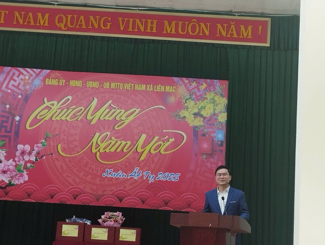 Đồng chí Hoàng Anh Tuấn - Phó Bí thư Huyện Ủy-Chủ tịch UBND huyện tham dự buổi gặp mặt các đồng chí nguyên lãnh đạo của xã Liên Mạc qua các thời kỳ nhân dịp Tết Nguyên đán Ất Tỵ năm 2025- Ảnh 15. Đồng chí Hoàng Anh Tuấn - Phó Bí thư Huyện Ủy-Chủ tịch UBND huyện tham dự buổi gặp mặt các đồng chí nguyên lãnh đạo của xã Liên Mạc qua các thời kỳ nhân dịp Tết Nguyên đán Ất Tỵ năm 2025- Ảnh 15.