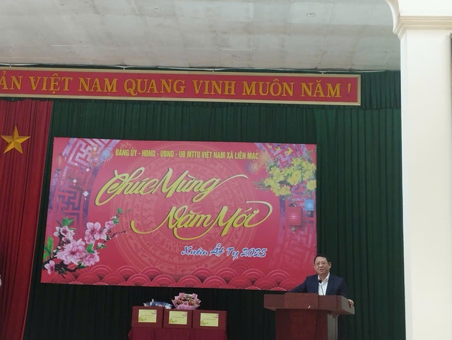 Đồng chí Hoàng Anh Tuấn - Phó Bí thư Huyện Ủy-Chủ tịch UBND huyện tham dự buổi gặp mặt các đồng chí nguyên lãnh đạo của xã Liên Mạc qua các thời kỳ nhân dịp Tết Nguyên đán Ất Tỵ năm 2025- Ảnh 17. Đồng chí Hoàng Anh Tuấn - Phó Bí thư Huyện Ủy-Chủ tịch UBND huyện tham dự buổi gặp mặt các đồng chí nguyên lãnh đạo của xã Liên Mạc qua các thời kỳ nhân dịp Tết Nguyên đán Ất Tỵ năm 2025- Ảnh 17.