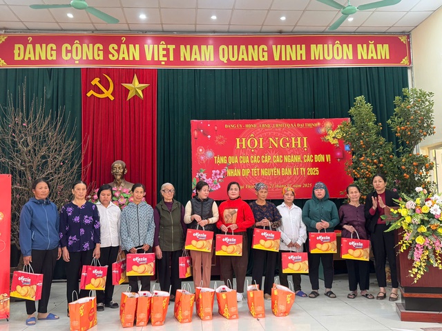 Trao quà Tết cho các hộ có hoàn cảnh khó khăn trên địa bàn xã Đại Thịnh- Ảnh 6. Trao quà Tết cho các hộ có hoàn cảnh khó khăn trên địa bàn xã Đại Thịnh- Ảnh 6.