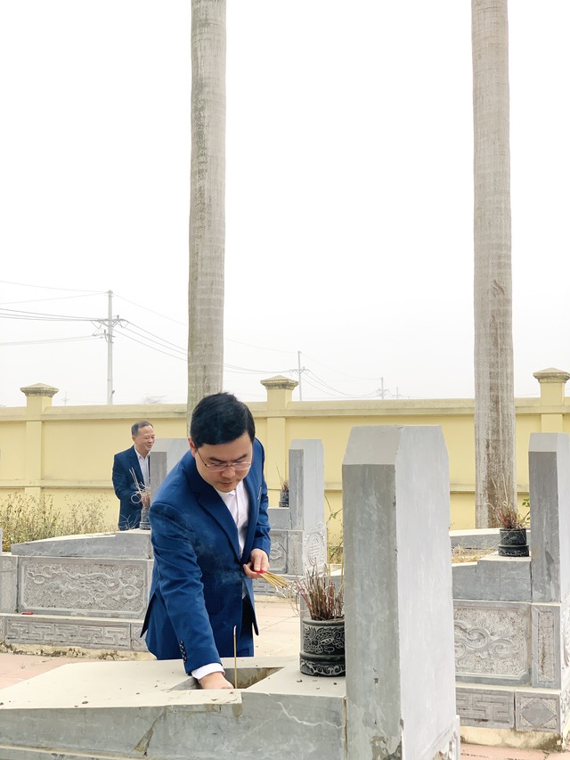 Đồng chí Hoàng Anh Tuấn - Phó Bí thư Huyện Ủy-Chủ tịch UBND huyện tham dự buổi gặp mặt các đồng chí nguyên lãnh đạo của xã Liên Mạc qua các thời kỳ nhân dịp Tết Nguyên đán Ất Tỵ năm 2025- Ảnh 3. Đồng chí Hoàng Anh Tuấn - Phó Bí thư Huyện Ủy-Chủ tịch UBND huyện tham dự buổi gặp mặt các đồng chí nguyên lãnh đạo của xã Liên Mạc qua các thời kỳ nhân dịp Tết Nguyên đán Ất Tỵ năm 2025- Ảnh 3.
