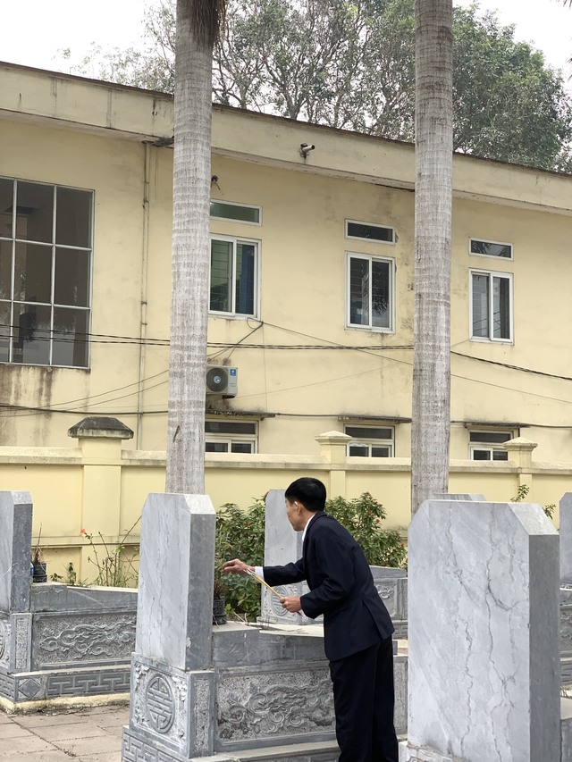 Đồng chí Hoàng Anh Tuấn - Phó Bí thư Huyện Ủy-Chủ tịch UBND huyện tham dự buổi gặp mặt các đồng chí nguyên lãnh đạo của xã Liên Mạc qua các thời kỳ nhân dịp Tết Nguyên đán Ất Tỵ năm 2025- Ảnh 4. Đồng chí Hoàng Anh Tuấn - Phó Bí thư Huyện Ủy-Chủ tịch UBND huyện tham dự buổi gặp mặt các đồng chí nguyên lãnh đạo của xã Liên Mạc qua các thời kỳ nhân dịp Tết Nguyên đán Ất Tỵ năm 2025- Ảnh 4.