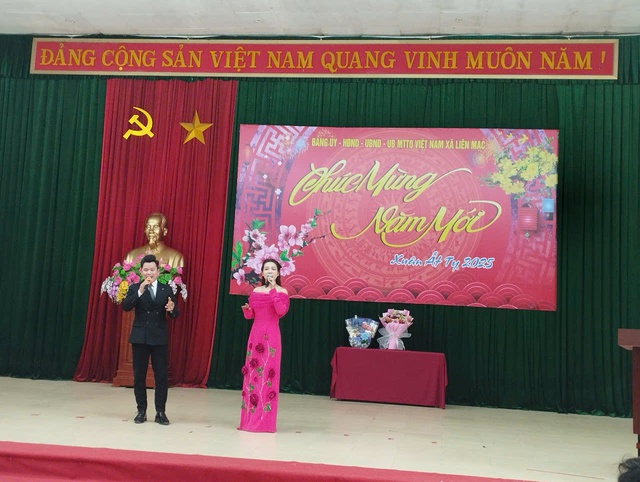 Đồng chí Hoàng Anh Tuấn - Phó Bí thư Huyện Ủy-Chủ tịch UBND huyện tham dự buổi gặp mặt các đồng chí nguyên lãnh đạo của xã Liên Mạc qua các thời kỳ nhân dịp Tết Nguyên đán Ất Tỵ năm 2025- Ảnh 8. Đồng chí Hoàng Anh Tuấn - Phó Bí thư Huyện Ủy-Chủ tịch UBND huyện tham dự buổi gặp mặt các đồng chí nguyên lãnh đạo của xã Liên Mạc qua các thời kỳ nhân dịp Tết Nguyên đán Ất Tỵ năm 2025- Ảnh 8.