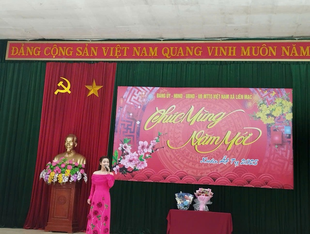 Đồng chí Hoàng Anh Tuấn - Phó Bí thư Huyện Ủy-Chủ tịch UBND huyện tham dự buổi gặp mặt các đồng chí nguyên lãnh đạo của xã Liên Mạc qua các thời kỳ nhân dịp Tết Nguyên đán Ất Tỵ năm 2025- Ảnh 9. Đồng chí Hoàng Anh Tuấn - Phó Bí thư Huyện Ủy-Chủ tịch UBND huyện tham dự buổi gặp mặt các đồng chí nguyên lãnh đạo của xã Liên Mạc qua các thời kỳ nhân dịp Tết Nguyên đán Ất Tỵ năm 2025- Ảnh 9.