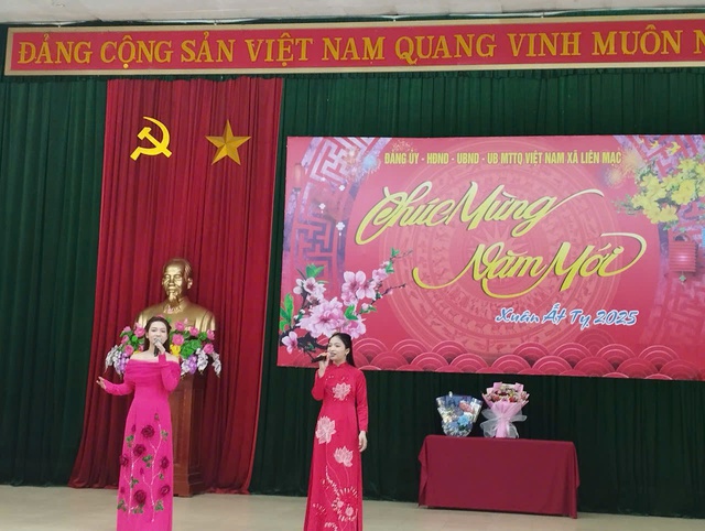 Đồng chí Hoàng Anh Tuấn - Phó Bí thư Huyện Ủy-Chủ tịch UBND huyện tham dự buổi gặp mặt các đồng chí nguyên lãnh đạo của xã Liên Mạc qua các thời kỳ nhân dịp Tết Nguyên đán Ất Tỵ năm 2025- Ảnh 10. Đồng chí Hoàng Anh Tuấn - Phó Bí thư Huyện Ủy-Chủ tịch UBND huyện tham dự buổi gặp mặt các đồng chí nguyên lãnh đạo của xã Liên Mạc qua các thời kỳ nhân dịp Tết Nguyên đán Ất Tỵ năm 2025- Ảnh 10.