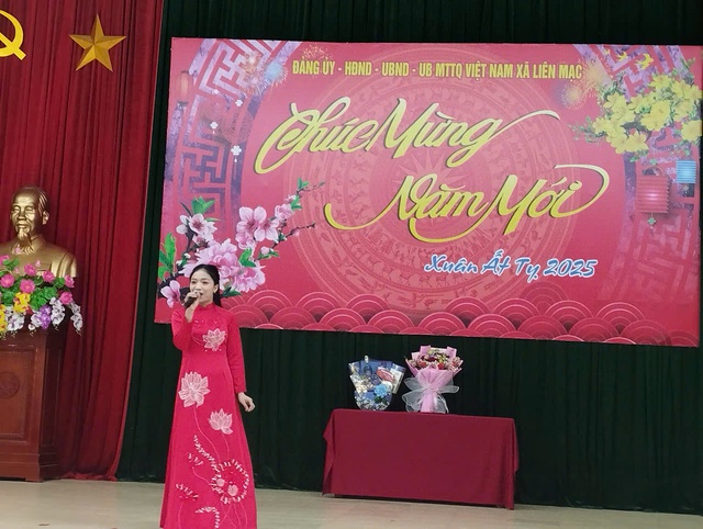 Đồng chí Hoàng Anh Tuấn - Phó Bí thư Huyện Ủy-Chủ tịch UBND huyện tham dự buổi gặp mặt các đồng chí nguyên lãnh đạo của xã Liên Mạc qua các thời kỳ nhân dịp Tết Nguyên đán Ất Tỵ năm 2025- Ảnh 11. Đồng chí Hoàng Anh Tuấn - Phó Bí thư Huyện Ủy-Chủ tịch UBND huyện tham dự buổi gặp mặt các đồng chí nguyên lãnh đạo của xã Liên Mạc qua các thời kỳ nhân dịp Tết Nguyên đán Ất Tỵ năm 2025- Ảnh 11.