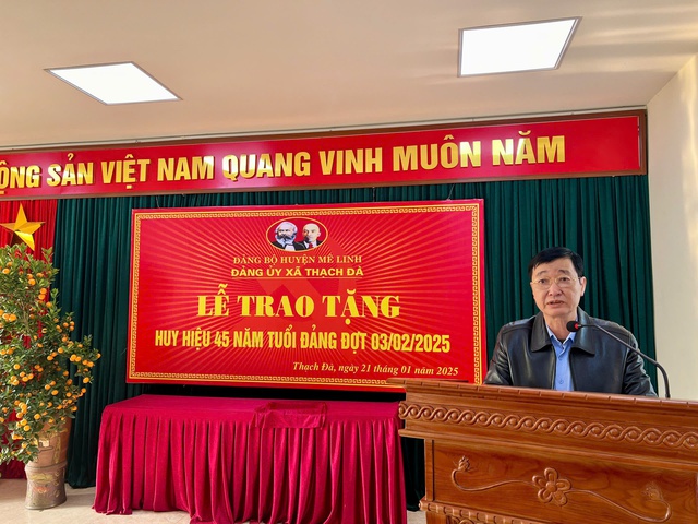 Đảng uỷ xã Thạch Đà tổ chức Lễ trao tặng Huy hiệu Đảng Đợt 03/02/2025- Ảnh 2. Đảng uỷ xã Thạch Đà tổ chức Lễ trao tặng Huy hiệu Đảng Đợt 03/02/2025- Ảnh 2.