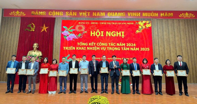 Trưởng Ban Dân vận Huyện ủy Trịnh Thị Hồng Ngân dự hội nghị tổng kết công tác Đảng tại thị trấn Quang Minh- Ảnh 1.