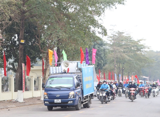 Mê Linh: Phát động ra quân "Năm An toàn giao thông 2025 và đảm bảo trật tự, an toàn giao thông dịp Tết Nguyên đán Ất Tỵ và Lễ hội Xuân năm 2025"- Ảnh 3.