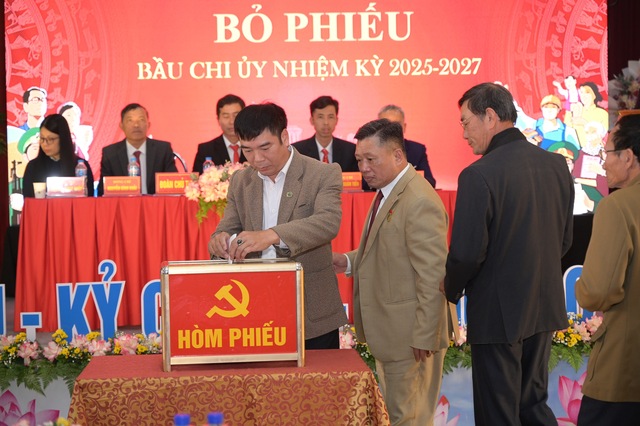 ĐẠI HỘI CHI BỘ THÔN DO NHÂN HẠ, NHIỆM KỲ 2025-2027 THÀNH CÔNG RỰC RỠ- Ảnh 12. ĐẠI HỘI CHI BỘ THÔN DO NHÂN HẠ, NHIỆM KỲ 2025-2027 THÀNH CÔNG RỰC RỠ- Ảnh 12.