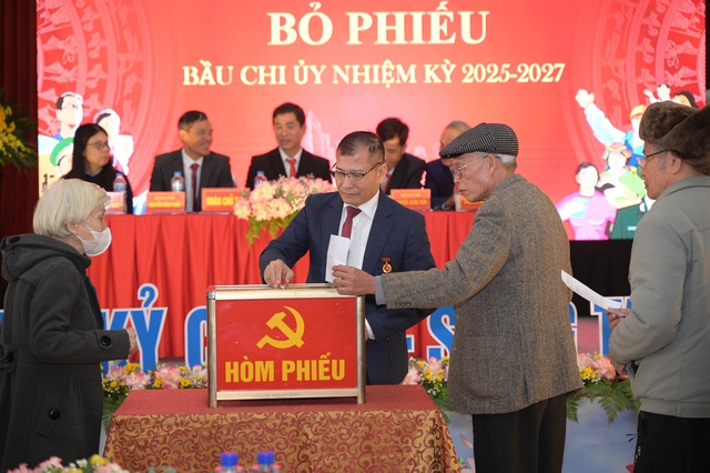ĐẠI HỘI CHI BỘ THÔN DO NHÂN HẠ, NHIỆM KỲ 2025-2027 THÀNH CÔNG RỰC RỠ- Ảnh 5. ĐẠI HỘI CHI BỘ THÔN DO NHÂN HẠ, NHIỆM KỲ 2025-2027 THÀNH CÔNG RỰC RỠ- Ảnh 5.