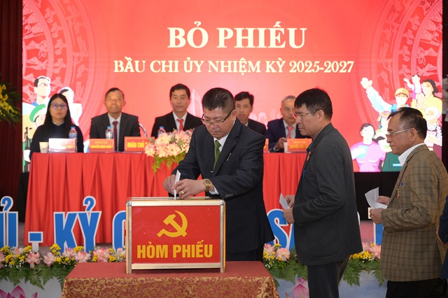 ĐẠI HỘI CHI BỘ THÔN DO NHÂN HẠ, NHIỆM KỲ 2025-2027 THÀNH CÔNG RỰC RỠ- Ảnh 15. ĐẠI HỘI CHI BỘ THÔN DO NHÂN HẠ, NHIỆM KỲ 2025-2027 THÀNH CÔNG RỰC RỠ- Ảnh 15.