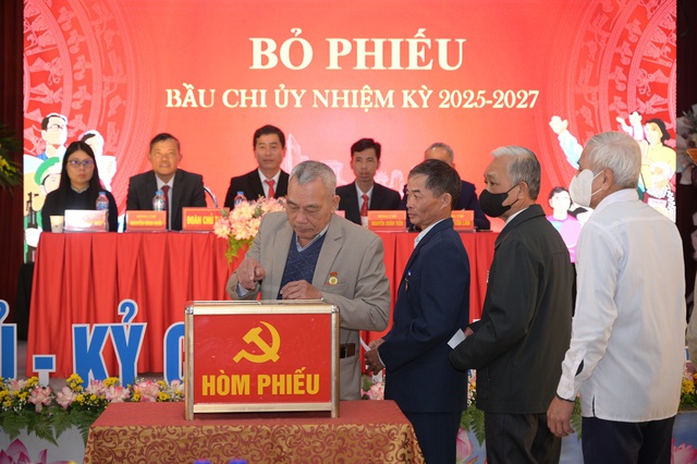 ĐẠI HỘI CHI BỘ THÔN DO NHÂN HẠ, NHIỆM KỲ 2025-2027 THÀNH CÔNG RỰC RỠ- Ảnh 14. ĐẠI HỘI CHI BỘ THÔN DO NHÂN HẠ, NHIỆM KỲ 2025-2027 THÀNH CÔNG RỰC RỠ- Ảnh 14.