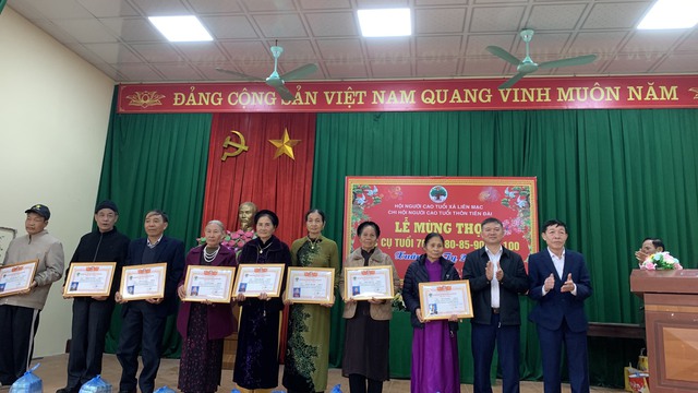 Xã Liên Mạc tổ chức Lễ mừng thọ người cao tuổi vào ngày mồng 4 Tết nguyên đán Ất – nét đẹp của văn hóa Việt Nam- Ảnh 5. Xã Liên Mạc tổ chức Lễ mừng thọ người cao tuổi vào ngày mồng 4 Tết nguyên đán Ất – nét đẹp của văn hóa Việt Nam- Ảnh 5.