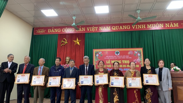 Xã Liên Mạc tổ chức Lễ mừng thọ người cao tuổi vào ngày mồng 4 Tết nguyên đán Ất – nét đẹp của văn hóa Việt Nam- Ảnh 6. Xã Liên Mạc tổ chức Lễ mừng thọ người cao tuổi vào ngày mồng 4 Tết nguyên đán Ất – nét đẹp của văn hóa Việt Nam- Ảnh 6.