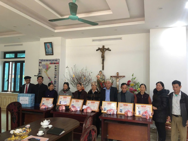 Xã Liên Mạc tổ chức Lễ mừng thọ người cao tuổi vào ngày mồng 4 Tết nguyên đán Ất – nét đẹp của văn hóa Việt Nam- Ảnh 8. Xã Liên Mạc tổ chức Lễ mừng thọ người cao tuổi vào ngày mồng 4 Tết nguyên đán Ất – nét đẹp của văn hóa Việt Nam- Ảnh 8.