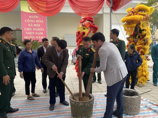 Chương trình “Xuân chung tay đoàn kết - Tết thắm tình quân dân” Tết Nguyên đán Ất Tỵ năm 2025. - Ảnh 6.