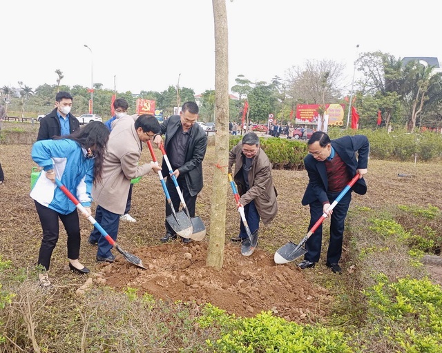 Mê Linh: Phát động Tết trồng cây đời đời nhớ ơn Bác Hồ Xuân Ất Tỵ 2025- Ảnh 4.