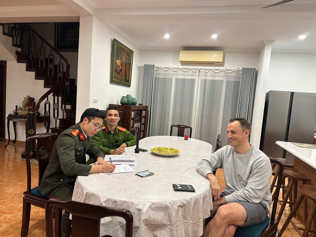 Công an thị trấn Quang Minh thực hiện nghiêm kế hoạch của Công an Thành phố trong công tác quản lý người nước ngoài trên địa bàn- Ảnh 1. Công an thị trấn Quang Minh thực hiện nghiêm kế hoạch của Công an Thành phố trong công tác quản lý người nước ngoài trên địa bàn- Ảnh 1.