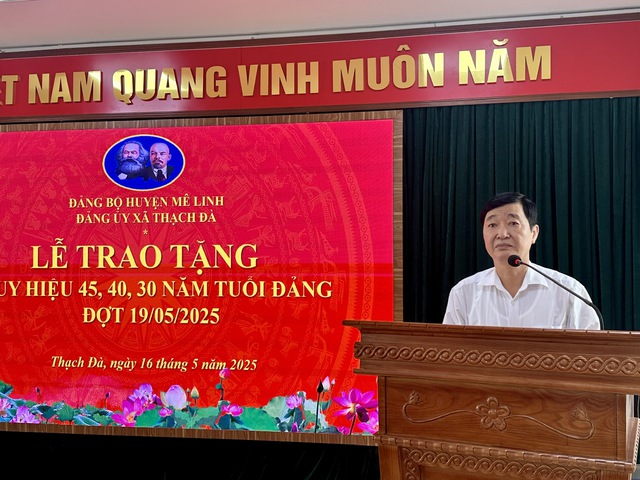 Đảng uỷ xã Thạch Đà tổ chức Lễ trao tặng Huy hiệu Đảng Đợt 19/5/2025- Ảnh 4. Đảng uỷ xã Thạch Đà tổ chức Lễ trao tặng Huy hiệu Đảng Đợt 19/5/2025- Ảnh 4.