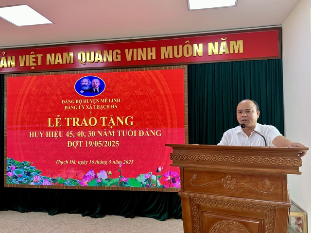 Đảng uỷ xã Thạch Đà tổ chức Lễ trao tặng Huy hiệu Đảng Đợt 19/5/2025- Ảnh 1. Đảng uỷ xã Thạch Đà tổ chức Lễ trao tặng Huy hiệu Đảng Đợt 19/5/2025- Ảnh 1.