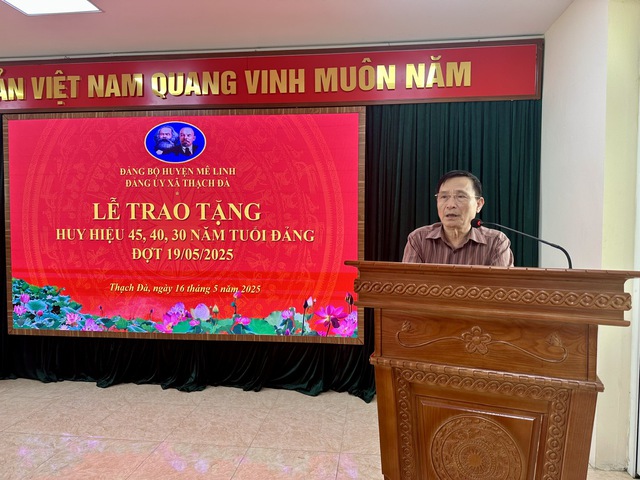 Đảng uỷ xã Thạch Đà tổ chức Lễ trao tặng Huy hiệu Đảng Đợt 19/5/2025- Ảnh 5. Đảng uỷ xã Thạch Đà tổ chức Lễ trao tặng Huy hiệu Đảng Đợt 19/5/2025- Ảnh 5.