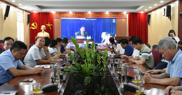 Mê Linh tham dự Hội nghị toàn quốc quán triệt, triển khai thực hiện Nghị quyết số 66-NQ/TW và Nghị quyết số 68-NQ/TW của Bộ Chính trị- Ảnh 1.